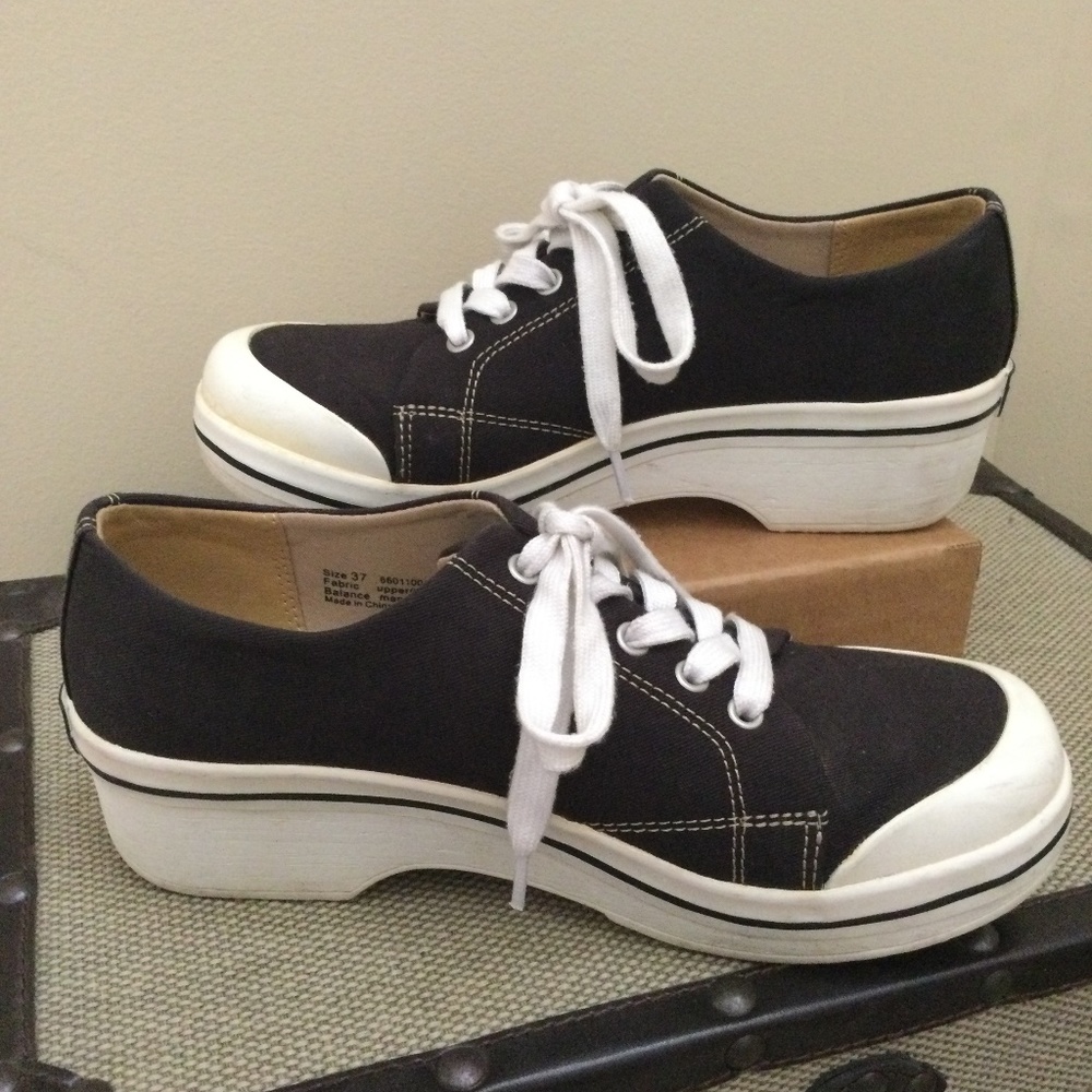 Dansko Veda Canvas Black/White Lace Up Clog/Sneakers - Size 37